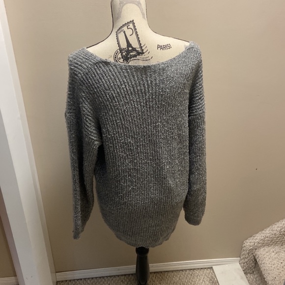 Grey loose fitting sweater. Perfect for dressing up or down - Picture 2 of 2